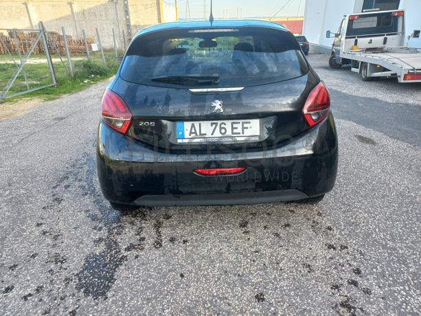 Peugeot 208 · Ano 2017