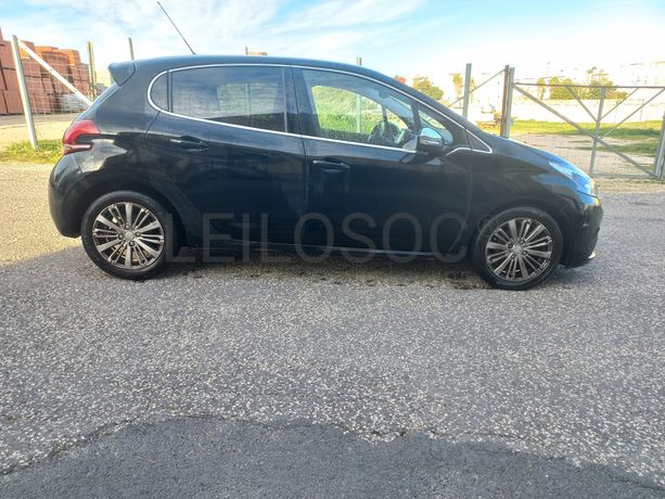 Peugeot 208 · Ano 2017