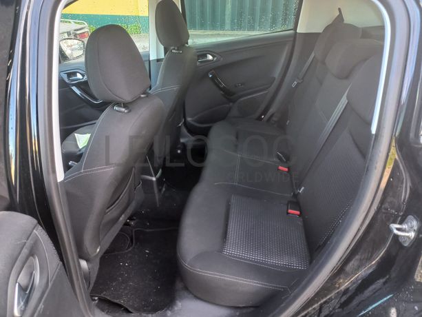 Peugeot 208 · Ano 2017