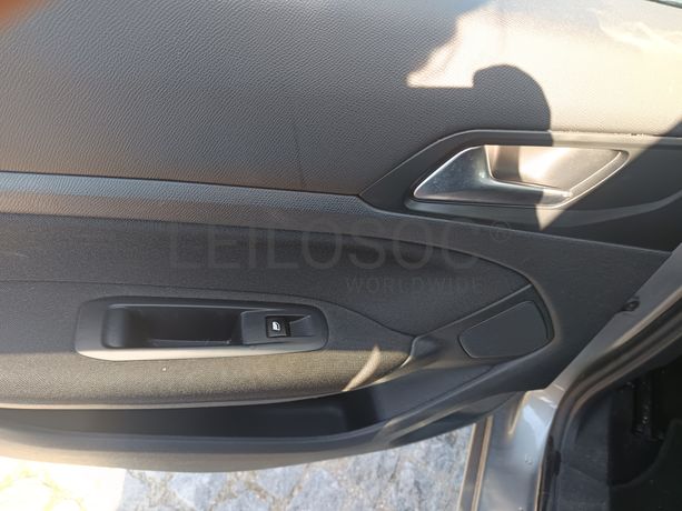 Peugeot 308 · Ano 2015