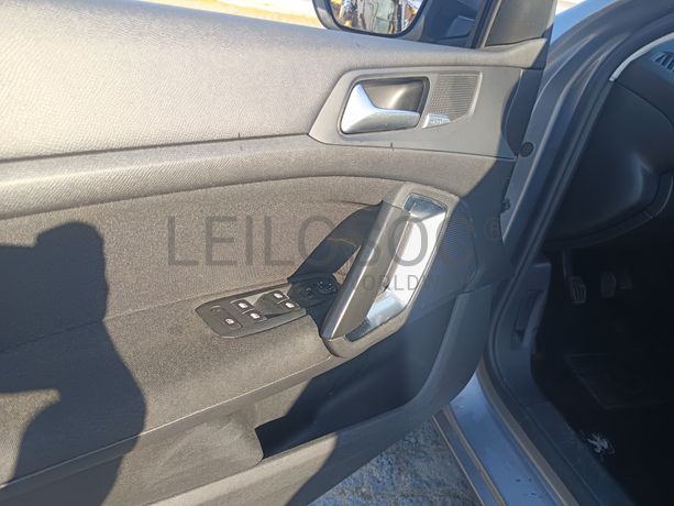 Peugeot 308 · Ano 2015