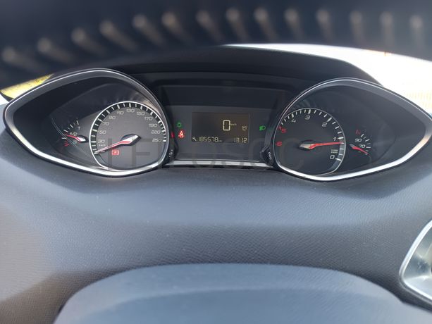 Peugeot 308 · Ano 2015