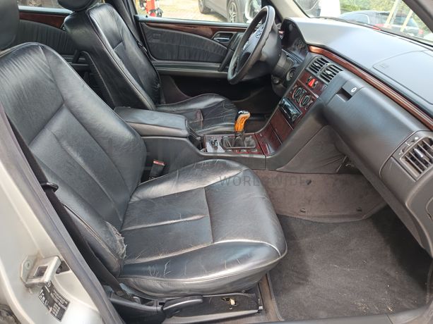 Mercedes-Benz E 200 CDI · Ano 2000