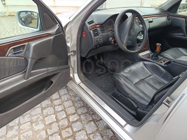 Mercedes-Benz E 200 CDI · Ano 2000