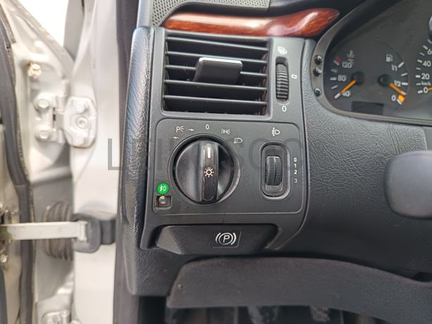 Mercedes-Benz E 200 CDI · Ano 2000