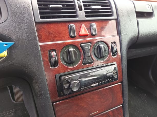 Mercedes-Benz E 200 CDI · Ano 2000