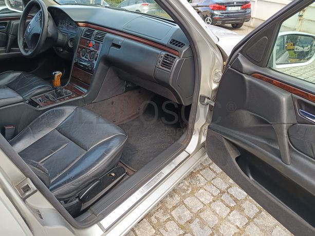 Mercedes-Benz E 200 CDI · Ano 2000