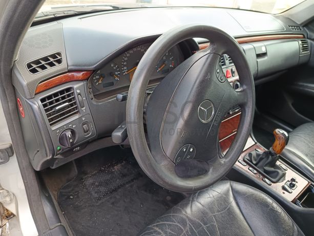 Mercedes-Benz E 200 CDI · Ano 2000