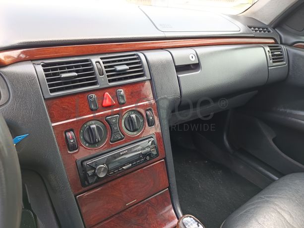 Mercedes-Benz E 200 CDI · Ano 2000