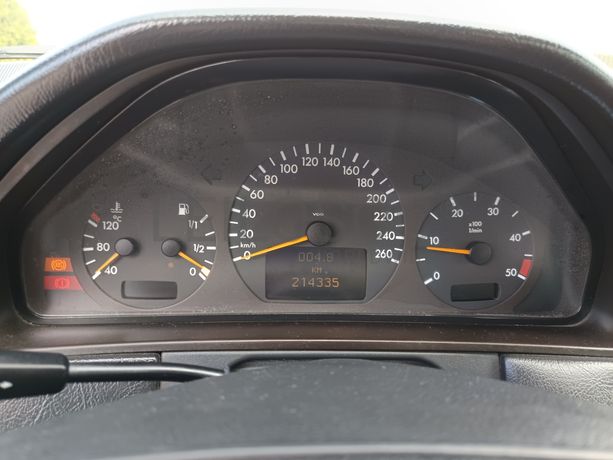 Mercedes-Benz E 200 CDI · Ano 2000