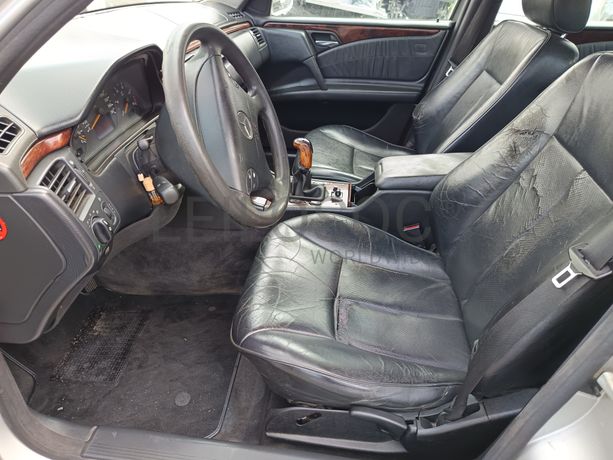 Mercedes-Benz E 200 CDI · Ano 2000