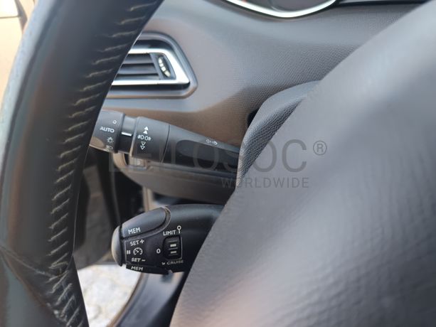 Peugeot 308 · Ano 2015