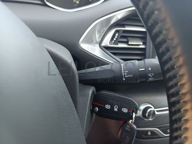 Peugeot 308 · Ano 2015