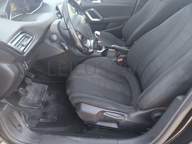 Peugeot 308 · Ano 2015