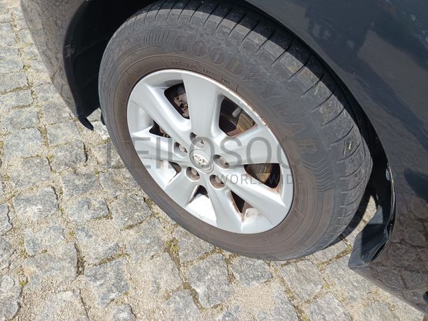 Toyota Auris · Ano 2011