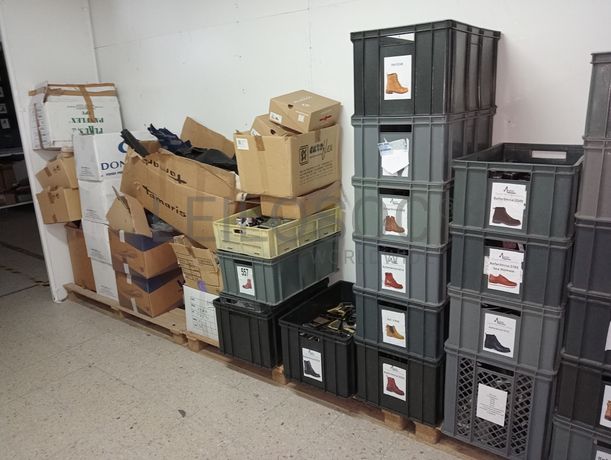 Equipamentos de Escritório · Mobiliário