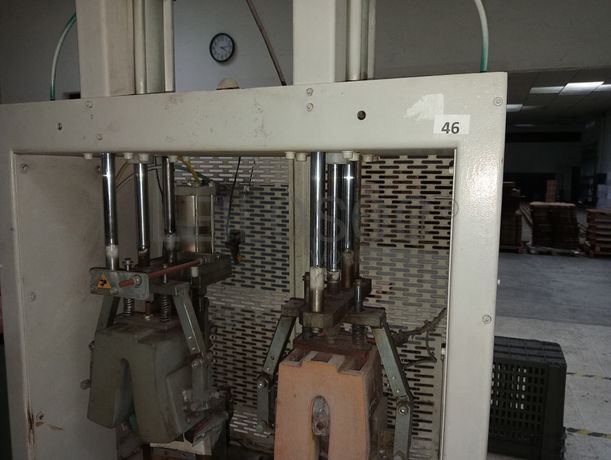 Máquina de Moldar Contrafortes