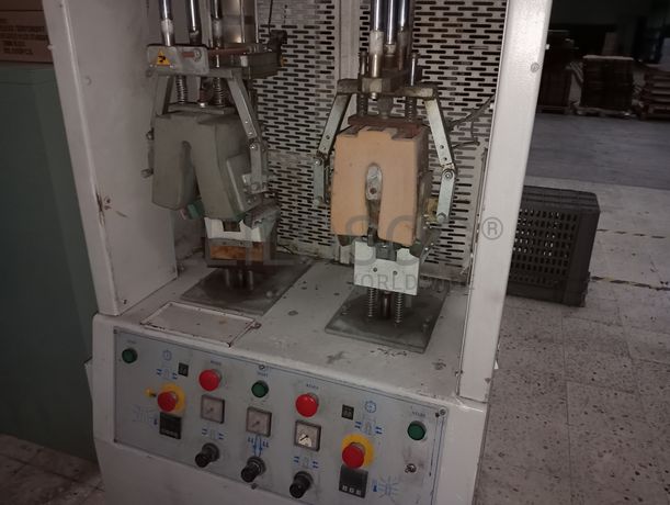 Máquina de Moldar Contrafortes