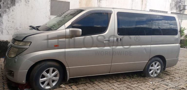 Viatura Nissan Serena