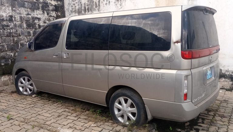 Viatura Nissan Serena
