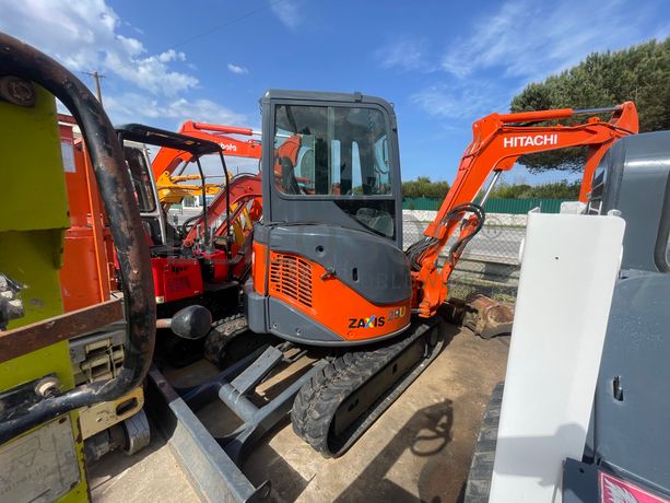 Mini Giratória Zaxis · Ano 2010