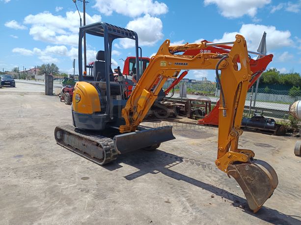 Mini Giratória Yanmar · Ano 2013