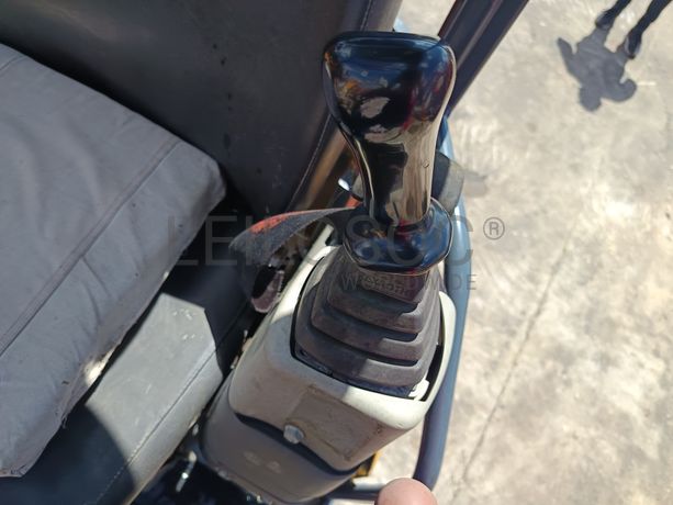 Mini Giratória Yanmar · Ano 2013