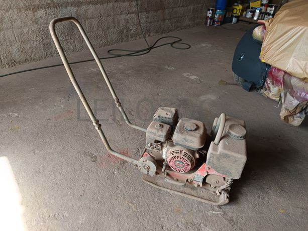 Placa de bater alcatrão Bomag · 2011