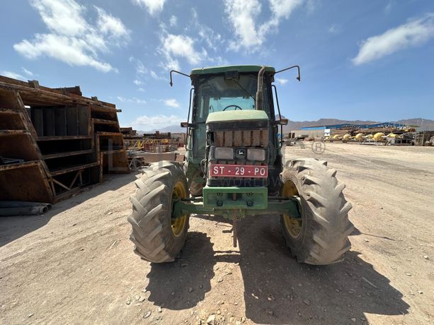 Trator agrícola Jonh Deere