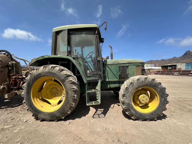 Trator agrícola Jonh Deere