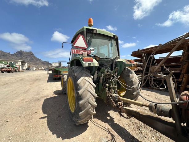 Trator agrícola Jonh Deere