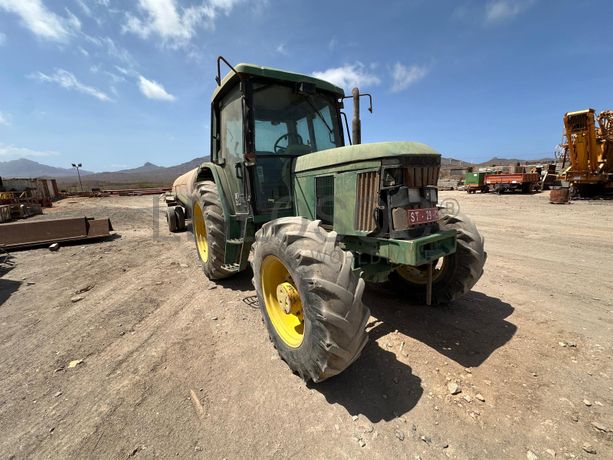 Trator agrícola Jonh Deere