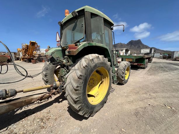 Trator agrícola Jonh Deere