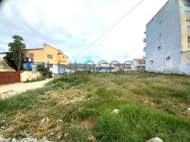 Imóvel Multifuncional no Centro do Lubango – 650 m² com Potencial Comercial e Habitacional