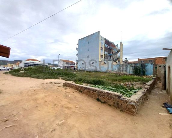 Imóvel Multifuncional no Centro do Lubango – 650 m² com Potencial Comercial e Habitacional