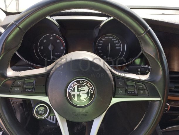 Alfa Romeu Giulia · Ano 2017