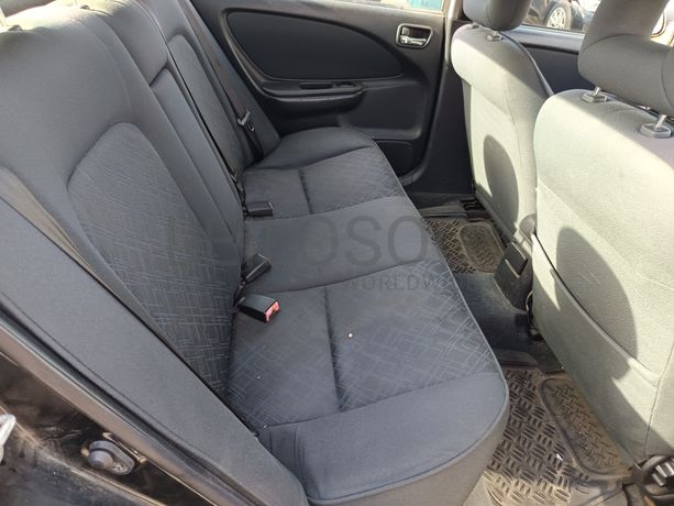 Toyota Avensis 2.0D · Ano 2002