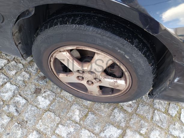 Toyota Avensis 2.0D · Ano 2002