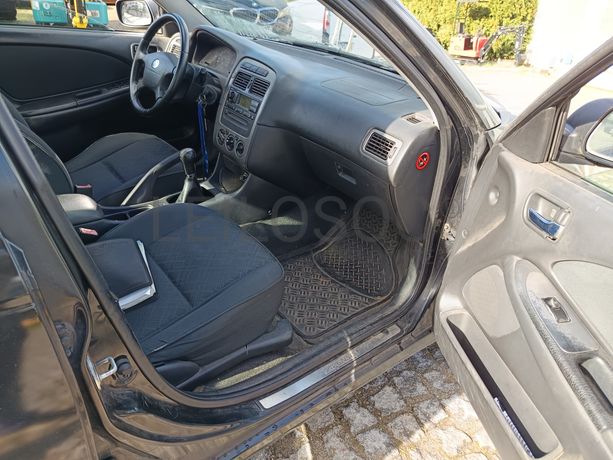 Toyota Avensis 2.0D · Ano 2002