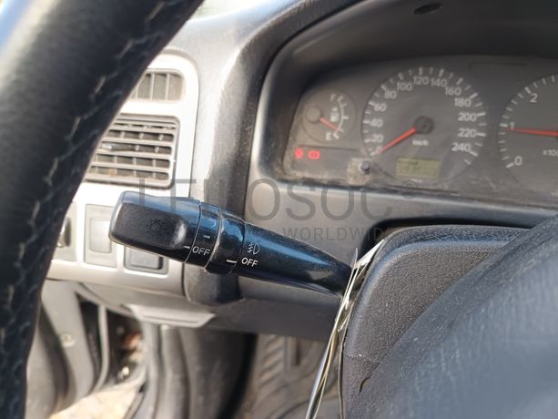 Toyota Avensis 2.0D · Ano 2002