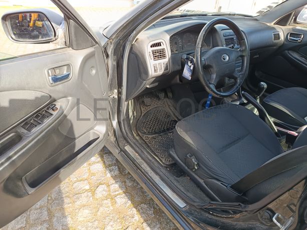 Toyota Avensis 2.0D · Ano 2002