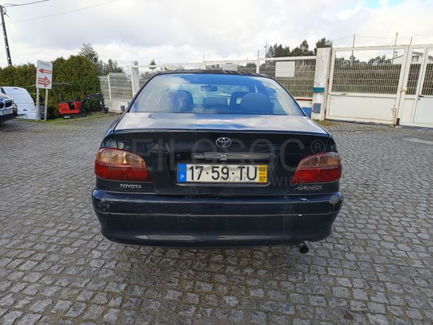 Toyota Avensis 2.0D · Ano 2002