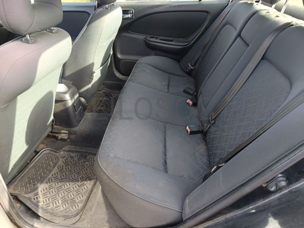 Toyota Avensis 2.0D · Ano 2002