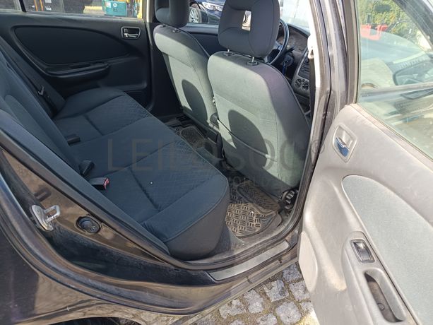 Toyota Avensis 2.0D · Ano 2002