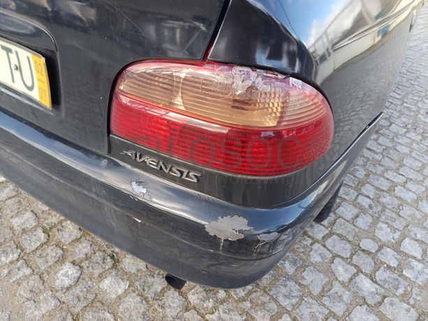 Toyota Avensis 2.0D · Ano 2002