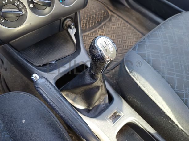 Toyota Avensis 2.0D · Ano 2002