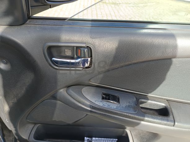 Toyota Avensis 2.0D · Ano 2002