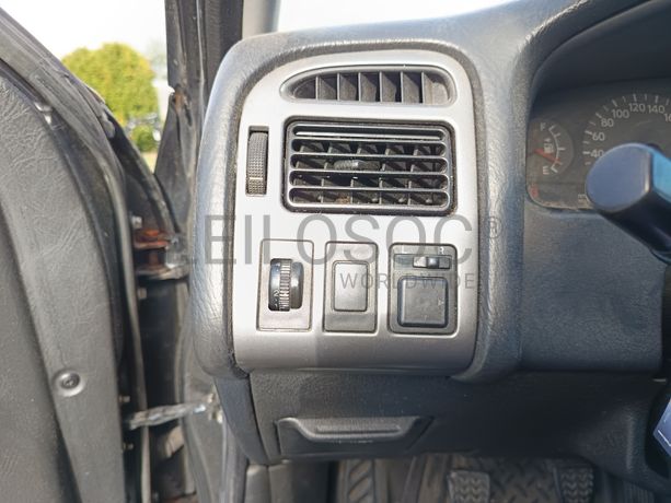 Toyota Avensis 2.0D · Ano 2002