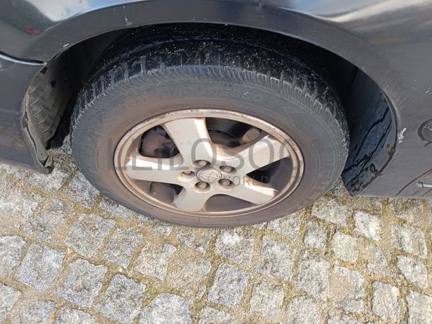 Toyota Avensis 2.0D · Ano 2002