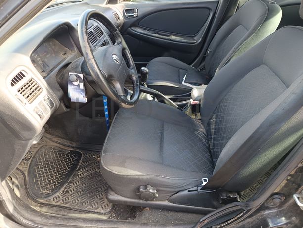 Toyota Avensis 2.0D · Ano 2002